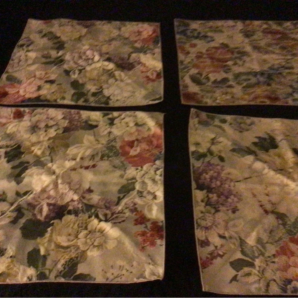 4 Vintage Floral Damask Napkin Placemats Dining Table French Country Linens 17”